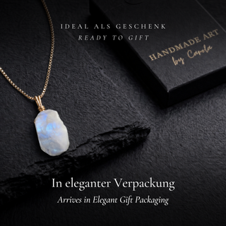 Mondstein Kette in eleganter Geschenkverpackung von Handmade Art by Carola
