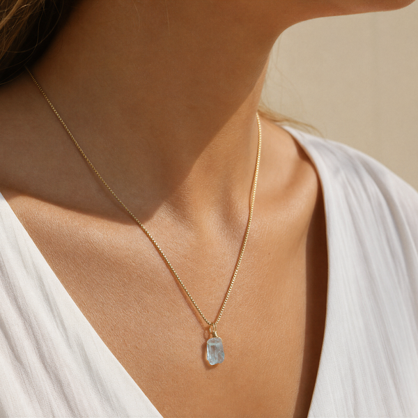 Roher Aquamarin Kette