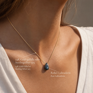 Getragene Labradorit Tropfen Kette mit Hinweis auf 14K Gold-Filled oder Silber