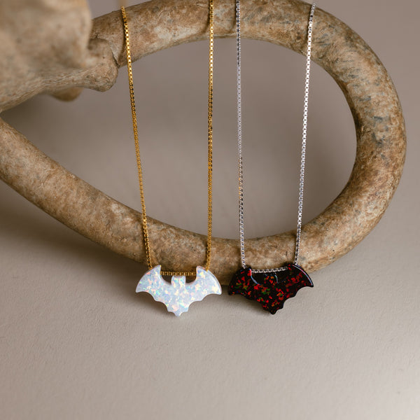 Fledermaus Kette in Opal-Optik