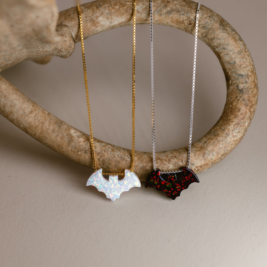 Fledermaus Kette in Opal-Optik